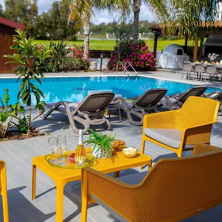 别墅 Cape Greco Palm Trees